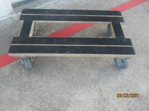 lot 49 image: 4 WHEEL DOLLY