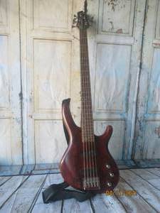 lot 52 image: ELECTRIC GUITAR