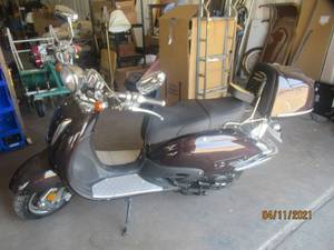lot 62 image: AQUILA GAS SCOOTER KEY INCLUDED NO TITLEBILL OF SALE ONLY BUYER MUST FILE FOR LOST TITLE