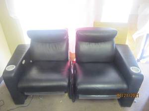lot 285 image: 2 CINEMATECH BLACK LEATHER THEATER SEATS ELECTRIC RECLINER BY W.SCHILLIN