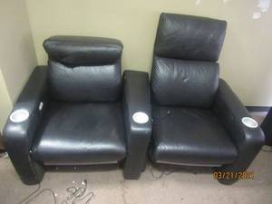 lot 286 image: 2 CINEMATECH BLACK LEATHER THEATER SEATS ELECTRIC RECLINER BY W.SCHILLIN