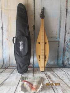 lot 44 image: APPLECREEK DULCIMER MUSICAL INSTRUMENT WITH CARRY BAG&nbsp