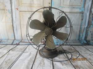 lot 91 image: VINTAGE GE OSCILLATING FAN