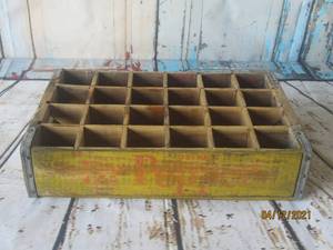 lot 99 image: VINTAGE VERNON TEXAS YELLOW WOODEN&nbsp DR PEPPER SODA 24 BOTTLE CRATE CARRIER