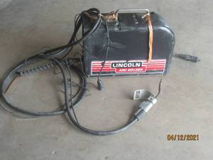 lot 111 image: LINCOLN ELECTRIC ARC WELDER LN-25