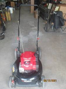 lot 115 image: MURRAY 21 GAS PUSH LAWN MOWER WITH BRIGGS &amp STRATTON ENGINE&nbsp