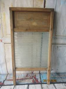 lot 118 image: GOOD HOUSE KEEPERS CUPPLES CO. WASHBOARD ( GLASS)