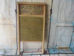 lot 120 image: COLUMBUS WASHBOARD CO. STANDARD FAMILY SIZE BRASS NO. 2062 MAID-RITE&nbsp