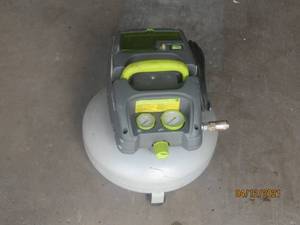 lot 121 image: EVOLV 3 GALLON AIR COMPRESS0R 15206&nbsp &nbsp &nbsp&nbsp&nbsp85- 100&nbsp &nbsp PSI