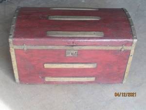 lot 132 image: VINTAGE WOODEN CHEST 15.5 H X 30 L&nbsp