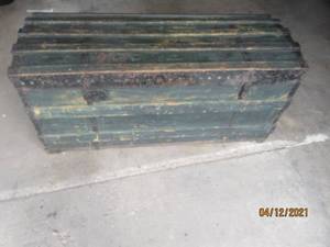 lot 133 image: ANTIQUE FRENCH PAINTED CHEST