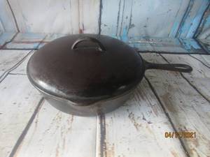 lot 134 image: CAST IRON COVERED DEEP SKILLET&nbsp