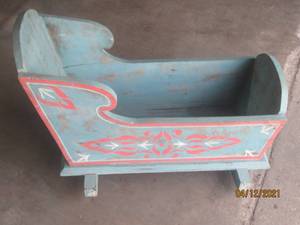 lot 138 image: VINTAGE WOODEN CHILD ROCKING BABY CRADLE&nbsp