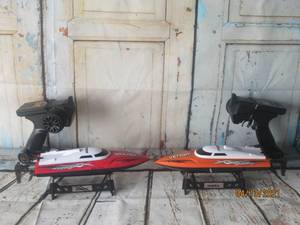 lot 145 image: DUO UDIRC VENOM HIGH SPEED REMOTE CONTROL ELECTRIC BOATS