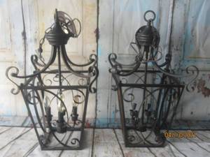 lot 147 image: DUO WROUGHT METAL CRAFTMADE FOYER FITURE&nbsp 4 LIGHT INCANDESCENT CHANDELIER CEILING&nbsp LANTERN PENDANT LIGHTING&nbsp 27 TALL&nbsp