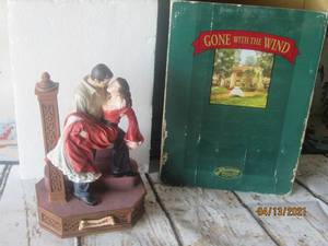 lot 161 image: GONE WITH THE WIND RHETT &amp SCARLET ON STAIR,THE SAN FRANCISCO MUSIC BOX &amp GIFT COMPANY IN ORIGINAL BOX&nbsp