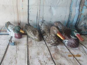 lot 162 image: TOTAL OF 5 VINTAGE WOODEN CARVED MALLARD DUCKS HAND PAINTED&nbsp&nbsp- THE PEOPLES REPUBLIC OF CHINA&nbsp&nbsp- SEVENTH AVENUE&nbsp