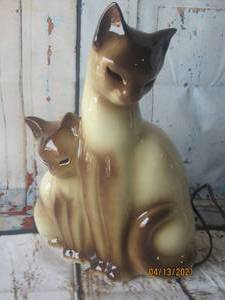lot 163 image: MID CENTURY SIAMESE CAT TV LAMP BY KRON