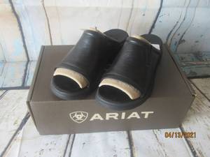lot 171 image: ARIAT WOMEN BRIDGEPORT SANDAL ,BLACK SIZE 9.5