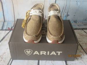 lot 173 image: ARIAT WOMEN SPITFIRE METALLIC BURLAP SIZE 9.5&nbsp