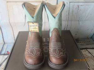 lot 176 image: ARIAT WOMEN FAT BABY HERITAGE HARMONY BOOTS&nbsp SIZE 8&nbsp