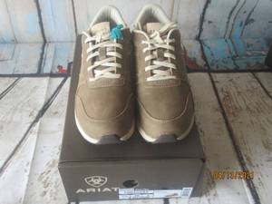 lot 183 image: DUO ARIAT WOMENS FUSE PLUS BROWN BOMBER SIZE 7 12&nbsp