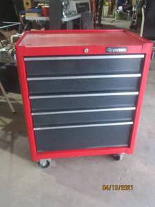 lot 211 image: HUSKY ROLLING TOOL BOX WITH CONTENTS