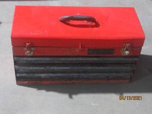 lot 212 image: HUSKY TOOL BOX WITH CONTENTS
