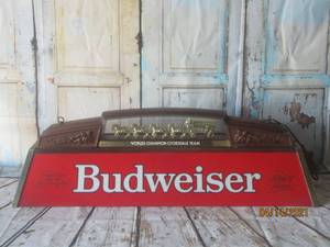 lot 214 image: VINTAGE BUDWEISER POOL TABLE LIGHT&nbsp