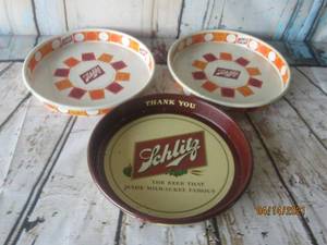 lot 218 image: 3 VINTAGE SCHLITZ BEER METAL TRAYS ALL 13 DIA
