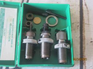 lot 223 image: RCBS RELOADING DIES 18212&nbsp- 3 CARBO DIE SET&nbsp 38357 RN&nbsp SWC&nbsp &nbspSHELL HOLDER # 6