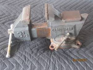 lot 250 image: VINTAGE CRAFTSMAN BENCH VISE&nbsp WITH SWIVEL BASE&nbsp