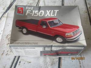 lot 252 image: AMT ERTL FORD&nbsp F-150 XLT 12 MODEL KIT&nbsp