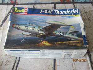 lot 254 image: REVELL F-84E THUNDERJET&nbsp 148 SCALE 85-5494