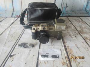 lot 260 image: OLYMPIA DELUX CAMERA WITH CARRY BAG DL2000