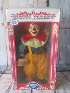 lot 279 image: VINTAGE CIRCUS PARADE CLOWN COLLECTION SPECIAL COLLECTORS EDITION GENUINE PORCELAIN CLOWN DOLL IN ORIGINAL BOX&nbsp