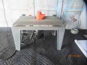 lot 296 image: HIRSH ROUTER &amp SABE SAW TABLE WITH BLACK AND DECKER ROUTER