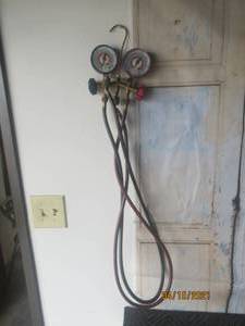 lot 300 image: JB CHARGING HVAC MANIFOLD