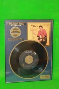 lot 31 image: ELVIS PRESLEY,JAIL HOUSE ROCK  RELEASED 1958  ,COLLECTORS AUTHORIZED EDITION,45 RPM SINGLE PLATINUM PLAQUE ,SERIES No 3 OF 90 ,( 11 X 8.5 )