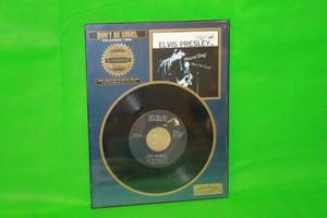 lot 35 image: ELVIS PRESLEY,DON�T BE CRUEL RELEASED 1956  ,COLLECTORS AUTHORIZED EDITION,45 RPM SINGLE PLATINUM PLAQUE ,SERIES No 2 OF 90 ,( 11 X 8.5 )