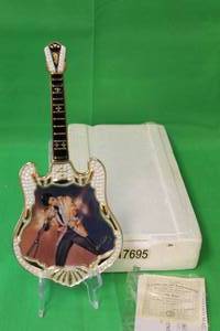 lot 50 image: ELVIS PRESLEY  THE MAGIC FIFTEENTH ISSUE IN ENTERTAINER OF THE CENTURY GUITAR PLATE No 2066, WITH COA ,13