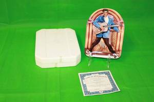 lot 85 image: ELVIS PRESLEY ALL SHOOK UP FIRST ISSUE IN JUKE BOX ELVIS COLLECTION PLATE No 1709A ,BY NOTARILE ,8.5 H