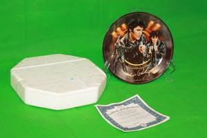 lot 91 image: ELVIS PRESLEY  68 COME BACK SPECIAL,FIRST ISSUE IN 40TH ANNIVERSAY CELEBRATION PLATE No 4585A,BY EMMETT & GIORGIO, WITH COA , 8 DIAM