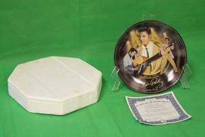 lot 93 image: ELVIS PRESLEY TAMPA,FLORIDA 1955FOURTH ISSUE IN 40TH ANNIVERSARY CELEBRATION PLATE No 1037A, WITH COA , 8 DIAM