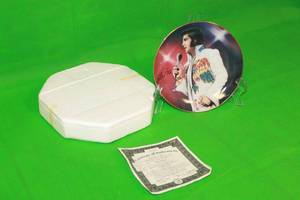 lot 95 image: ELVIS PRESLEY THE VISION EIGHT ISSUE IN REMEMBERING ELVIS COLLECTION PLATE No 12947A, BY GIORGIO, WITH COA , 8 DIAM
