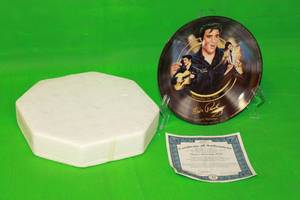 lot 99 image: ELVIS PRESLEY  TUPELO, MISSISSIPPI,1956 FIFTH ISSUE IN 40TH ANNIVERSARY CELEBRATION PLATE No 213A, BY EMMETT & GIORGIO, WITH COA,8 DIAM