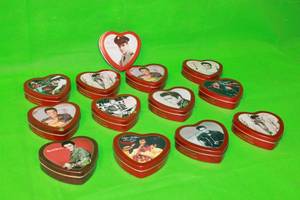 lot 118 image: TOTAL OF 13  VINTAGE ELVIS PRESLEY COLLECTORS SERIES RUSSELL STOVER VALENTINES HEART SHAPE CANDY TINS (5 )