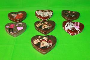 lot 119 image: TOTAL OF 7 VINTAGE ELVIS PRESLEY RUSSELL STOVER VALENTINES HEART SHAPE CANDY TINS ( 7)