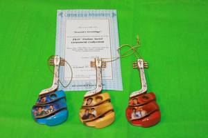 lot 126 image: THE BRADFORD EXCHANGE ELVIS PRESLEY SEASON GREETING No A0194,GUITAR ORNAMENTS ,WITH COA
