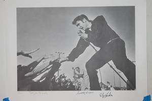 lot 185 image: ELVIS PRESLEY IN TUPELO ,1956, SIGNED MARSHUTZ,MOORE,FONTANA, #No 571000, 25 X 19